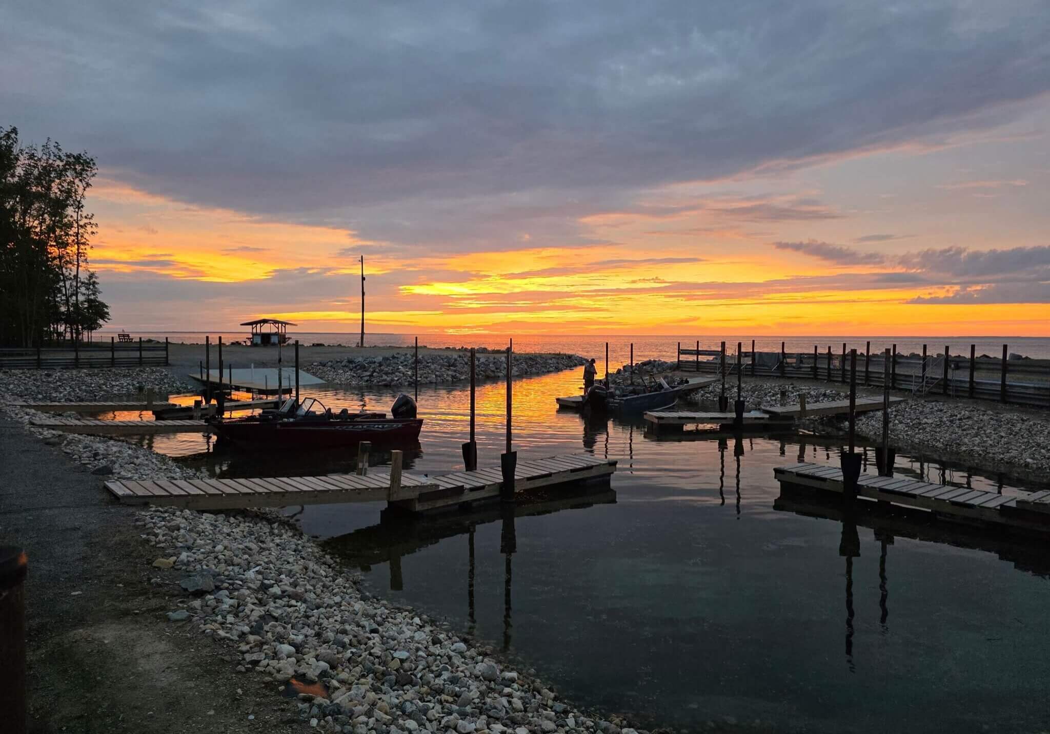 Beautiful sunset shots of the harbor and Beach Bar areas. Thank-you taking by the lovely Tiffany.